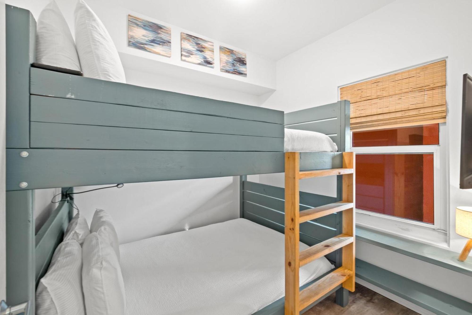 Calypso Beach Resort & Towers By Panhandle Getaways Panama City Beach Bilik gambar